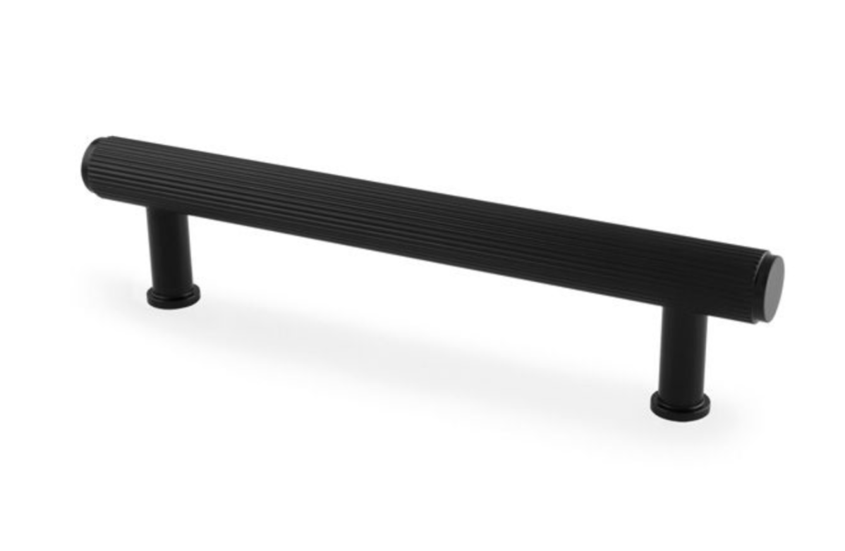 A&W Matt Black Crispin Reeded Line T Bar Pull Handle c/c 128mm | AW809R-128-BL