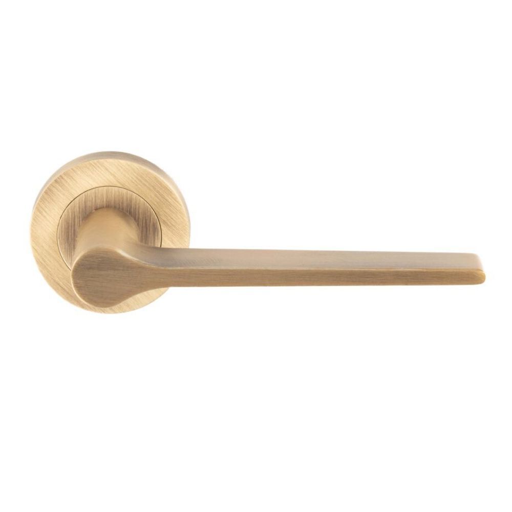 Antique Brass Velino Lever Handle on Round Rose | EUL020AB