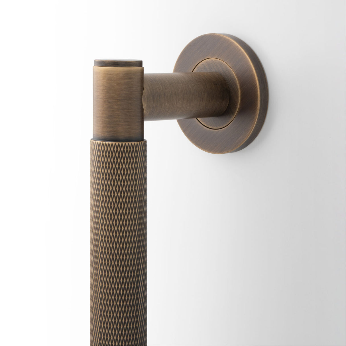 Antique Brass Spitfire Knurled Pull Handle | AW500-450-AB