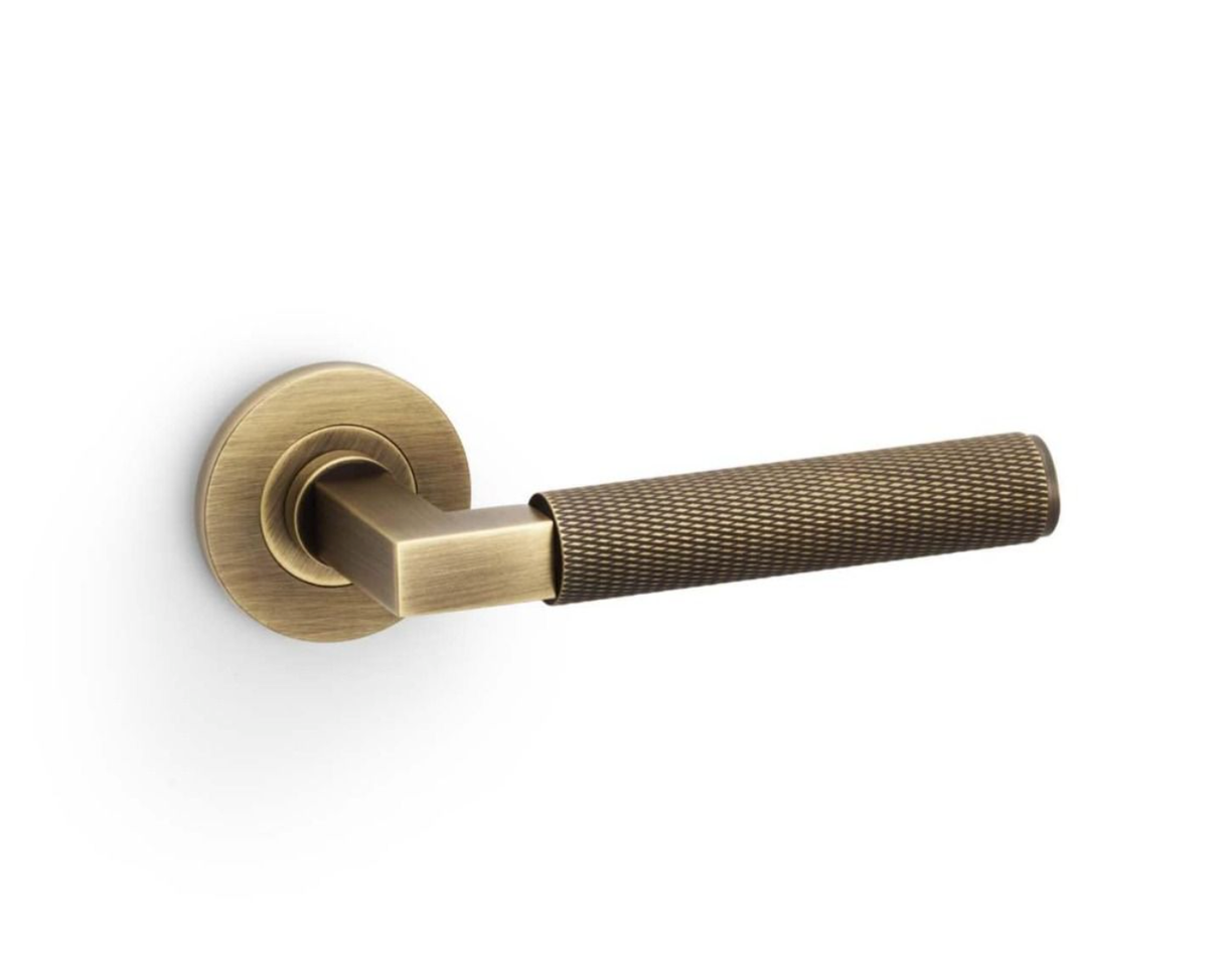 Alexander & Wilks Antique Brass Hurricane Knurled Lever on rose | AW200AB