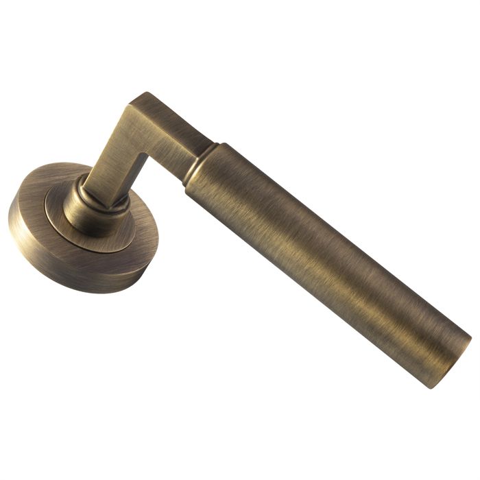 Set Antique Brass Amiata Lever Furniture on round rose | EUL040AB